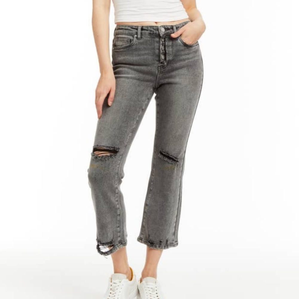Women's Tractr Ankle Cropped Jeans with Distressed Details in grey. Size: 2/26